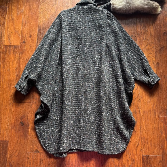 Capri Union Made Wool Tweed Jacket with Fur Scarf – Multicolor Vintage Luxury - Picture 11 of 16